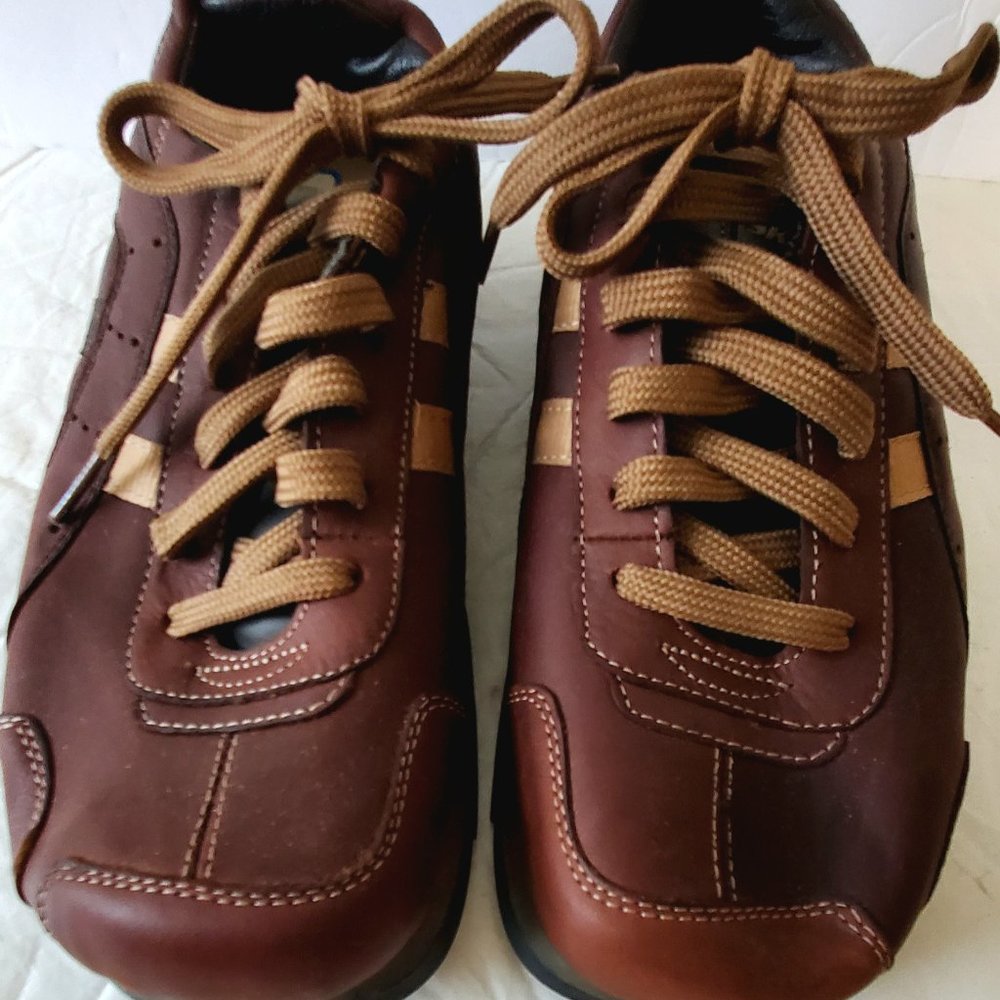 Sketchers Med Brown Beige Strip